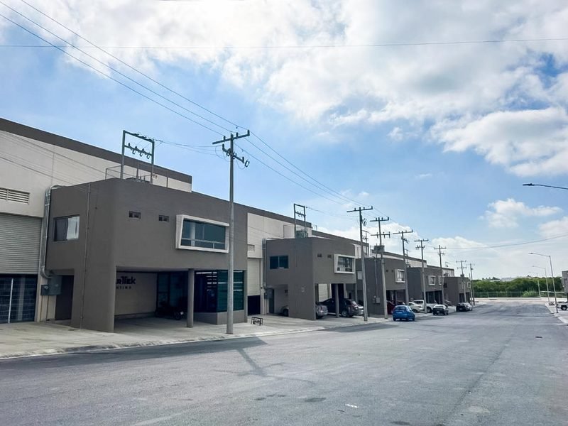 Fachada de la planta de Startek Lighting en el parque industrial de Monterrey